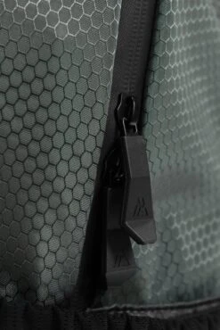 MTX Trail 2.0 32L Backpack - Black/Cement Grey/Electric Lime -Montirex MTX TRAIL 2.0 32L BACKPACK BLACK CEMENT GREY ELECTRIC LIME zip detail