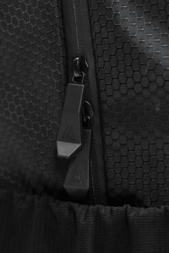 MTX Trail 2.0 32L Backpack - Black/Cement Grey -Montirex MTX TRAIL 2.0 32L BACKPACK BLACK CEMENT GREY zip detail