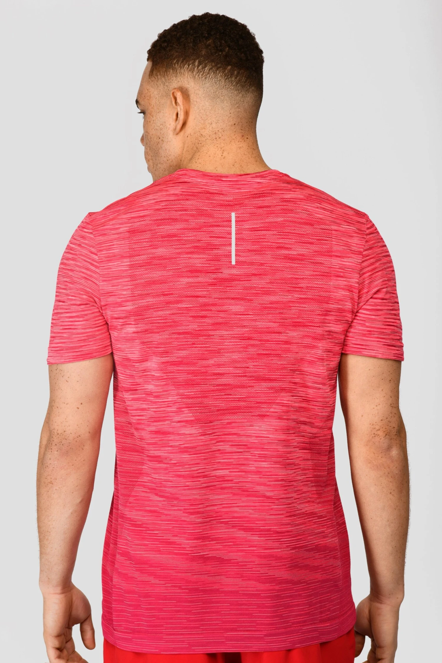 Trail Seamless T-Shirt - Hibiscus/Rouge 4 Trail Seamless T-Shirt - Hibiscus/Rouge - Image 2