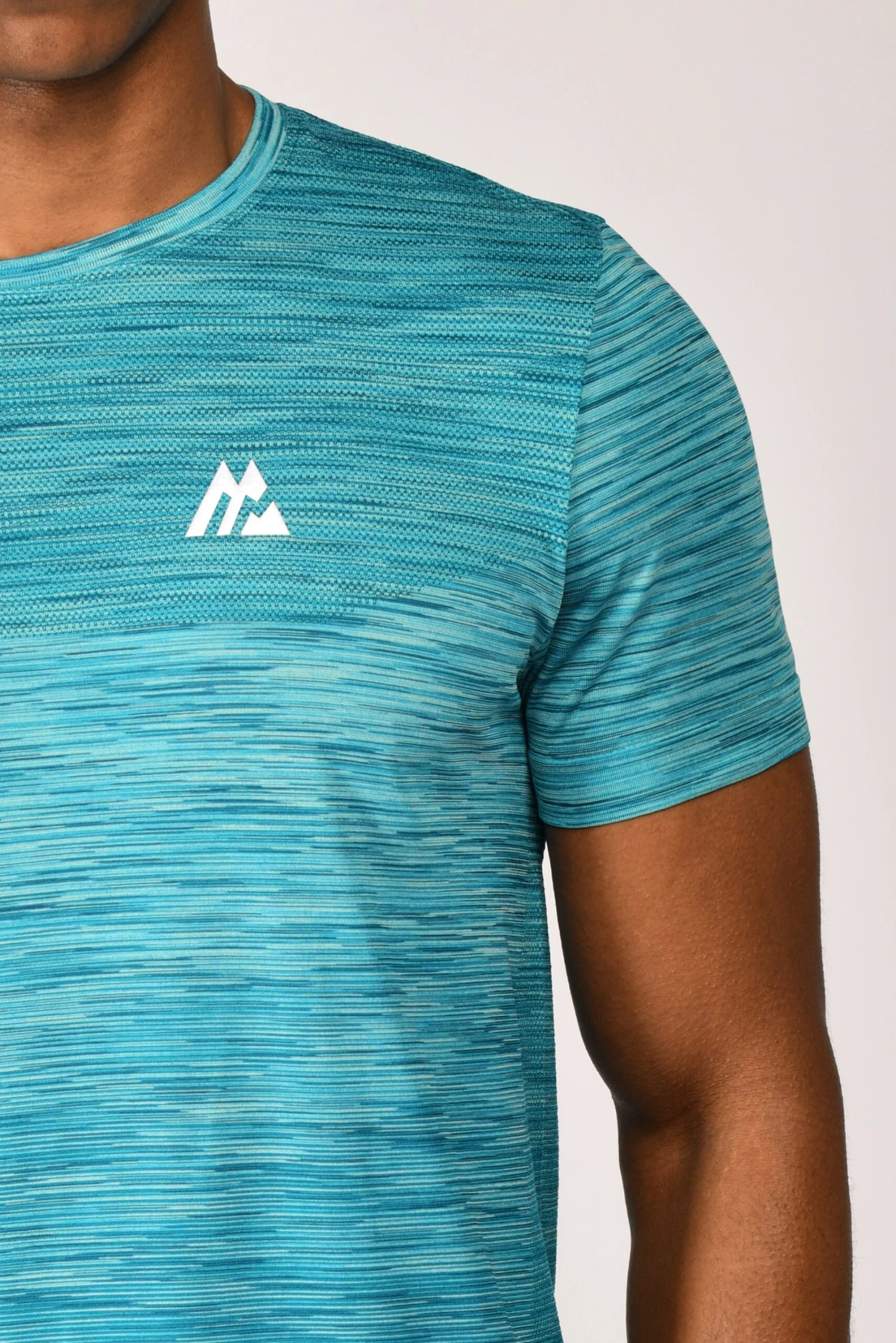 Trail Seamless T-Shirt - Neon Blue/Maya Blue 7 Trail Seamless T-Shirt - Neon Blue/Maya Blue - Image 5